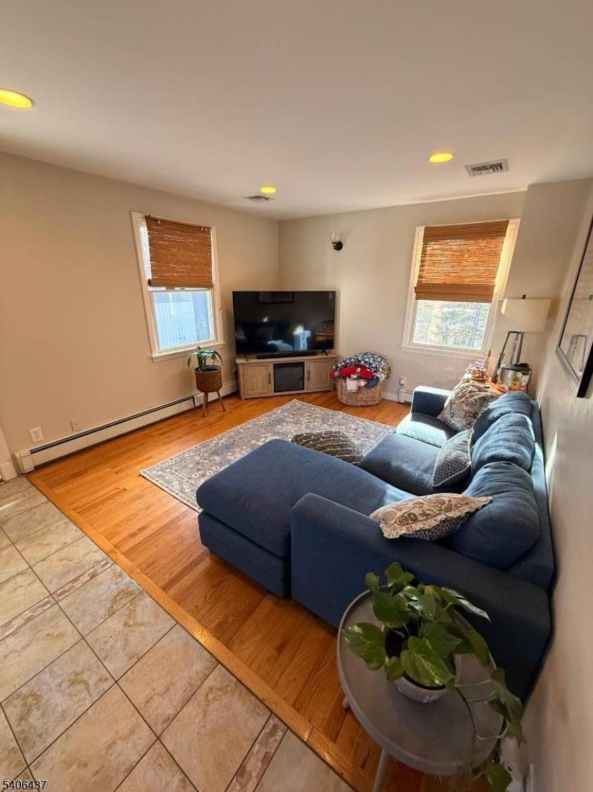 Bloomfield Twp., NJ 07003,21 Rowe St