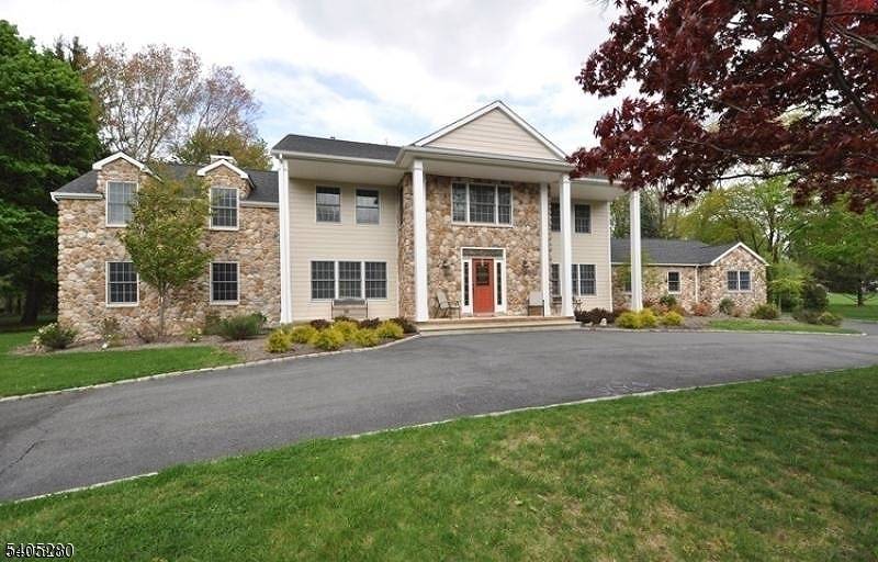 Mendham Twp., NJ 07945,13 Knollwood Trail East