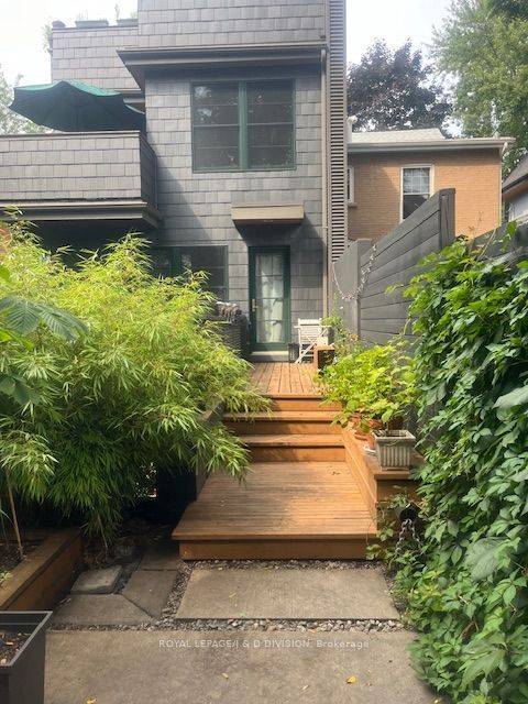 Toronto E01, ON M4L 2W5,91 Woodfield RD #C