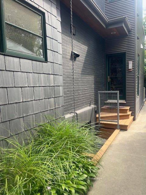 Toronto E01, ON M4L 2W5,91 Woodfield RD #C