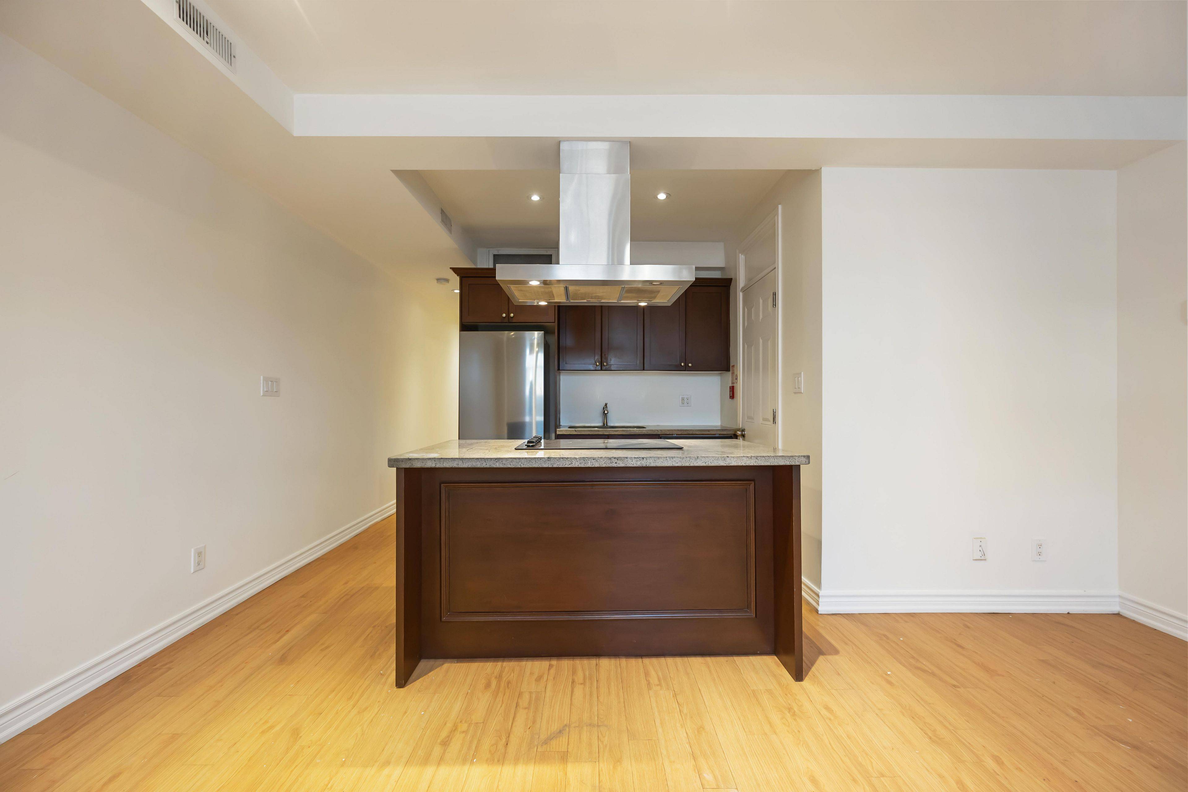 Toronto E02, ON M4E 3H5,85 Beech AVE #4