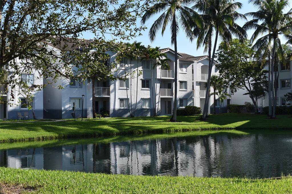 Davie, FL 33328,2600 S University Dr #111