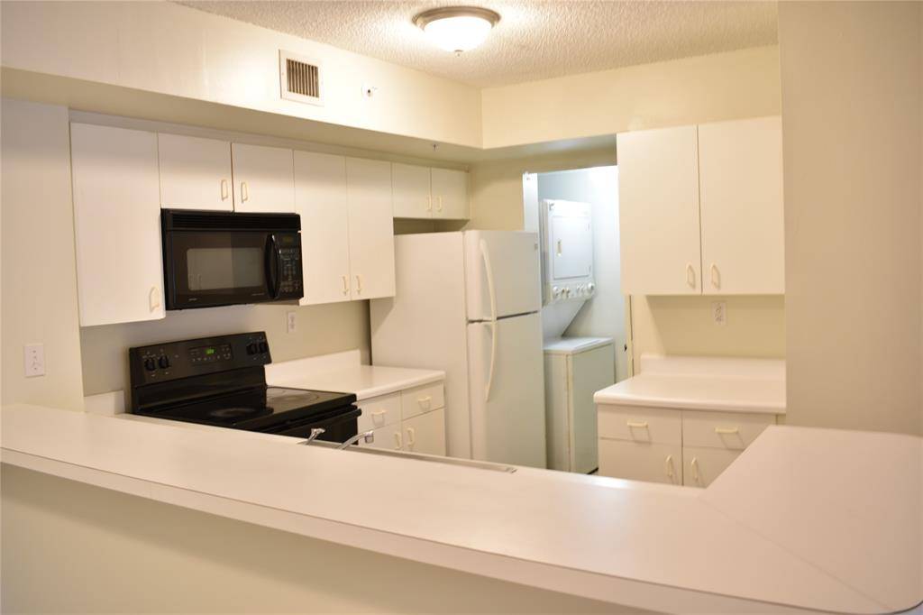 Davie, FL 33328,2600 S University Dr #111