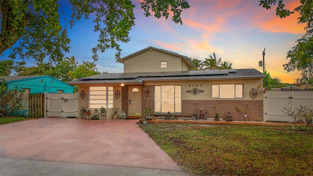 Hollywood, FL 33024,7141 Custer St