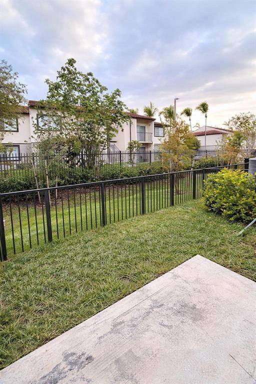 West Park, FL 33023,5010 SW 37th St #5010