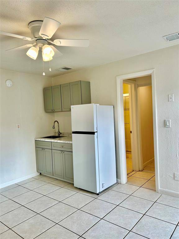 Pompano Beach, FL 33062,1095 SE 22nd Ave #8