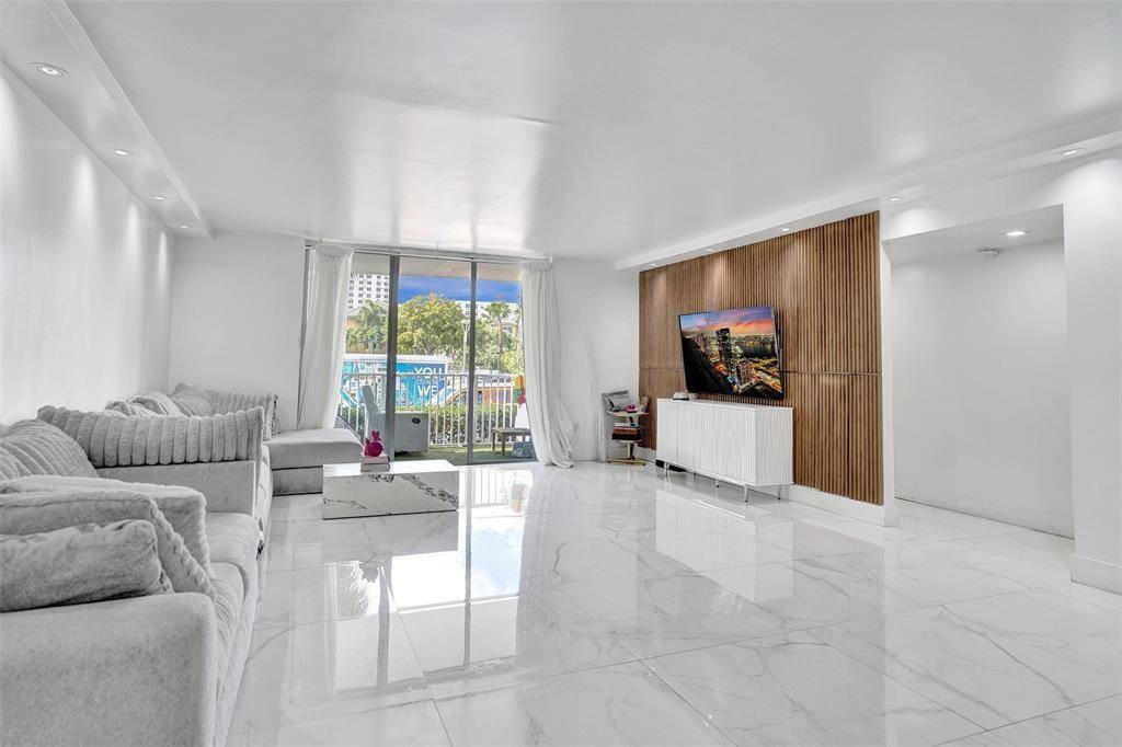 Aventura, FL 33160,2801 NE 183rd St #101W