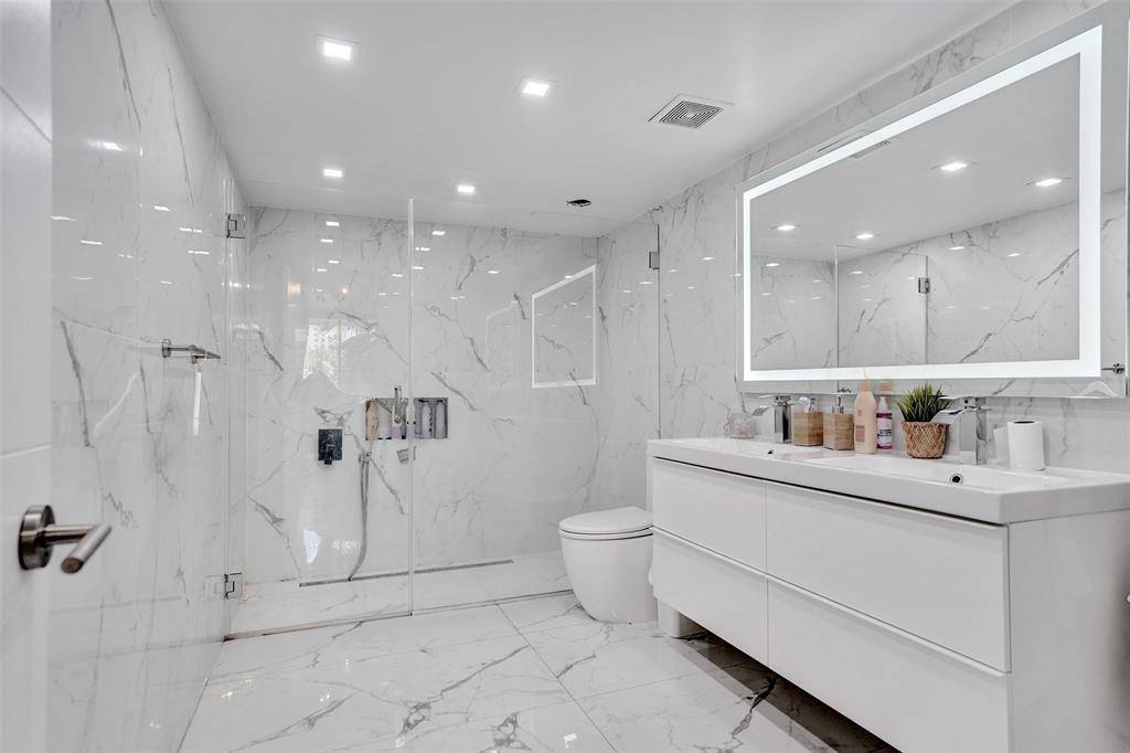 Aventura, FL 33160,2801 NE 183rd St #101W