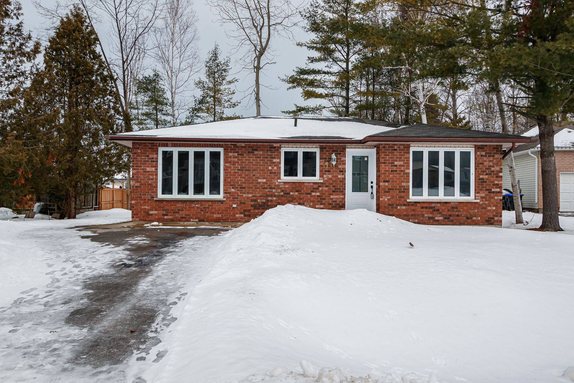Wasaga Beach, ON L9Z 1L2,11 Lisbon CT