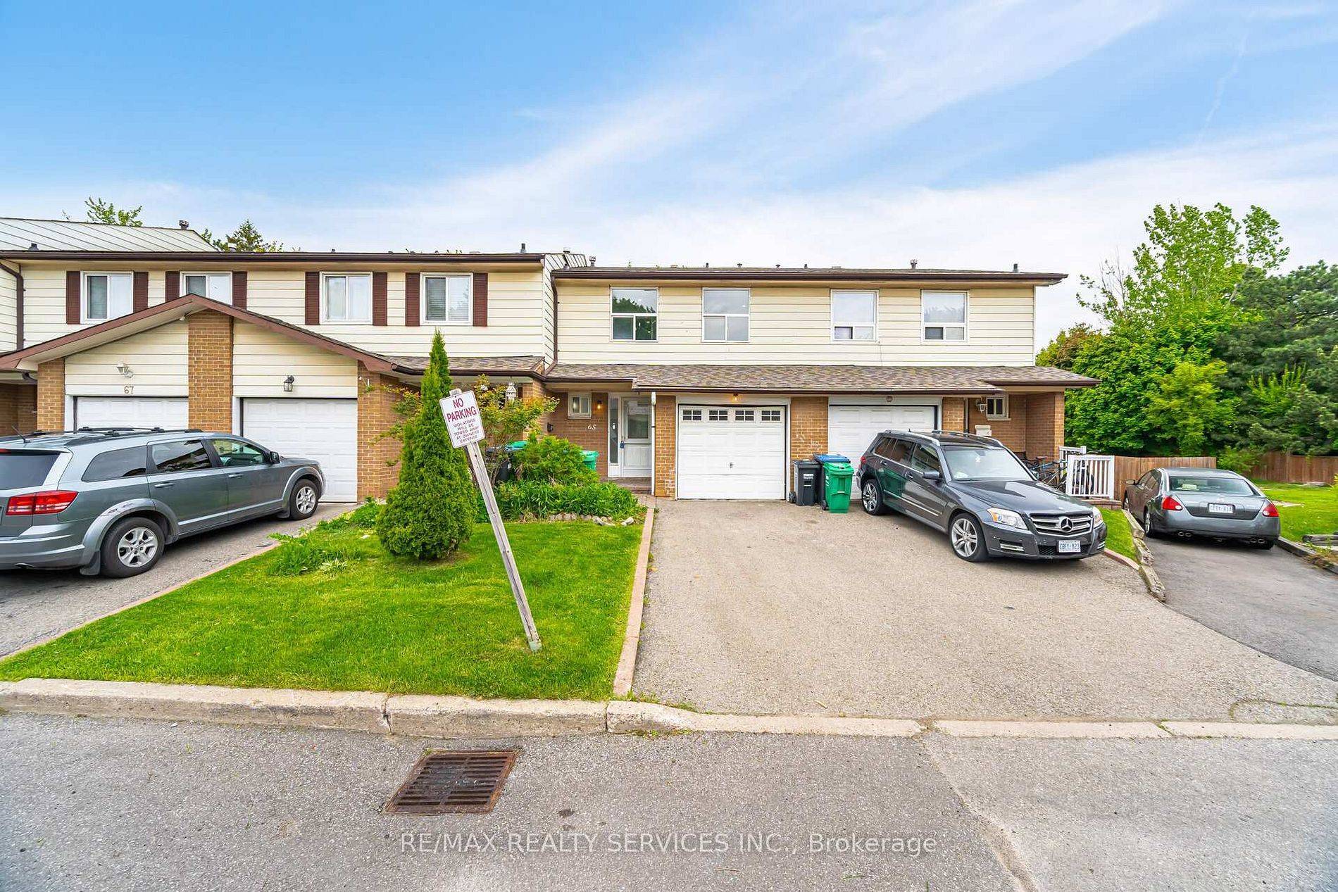 Mississauga, ON L4T 3M3,3525 Brandon Gate DR #65