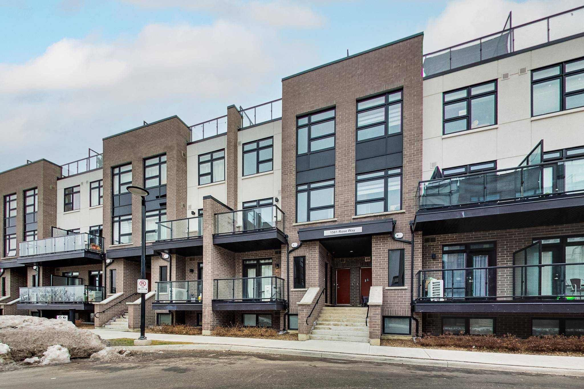 Milton, ON L9E 0J2,1581 Rose WAY #114