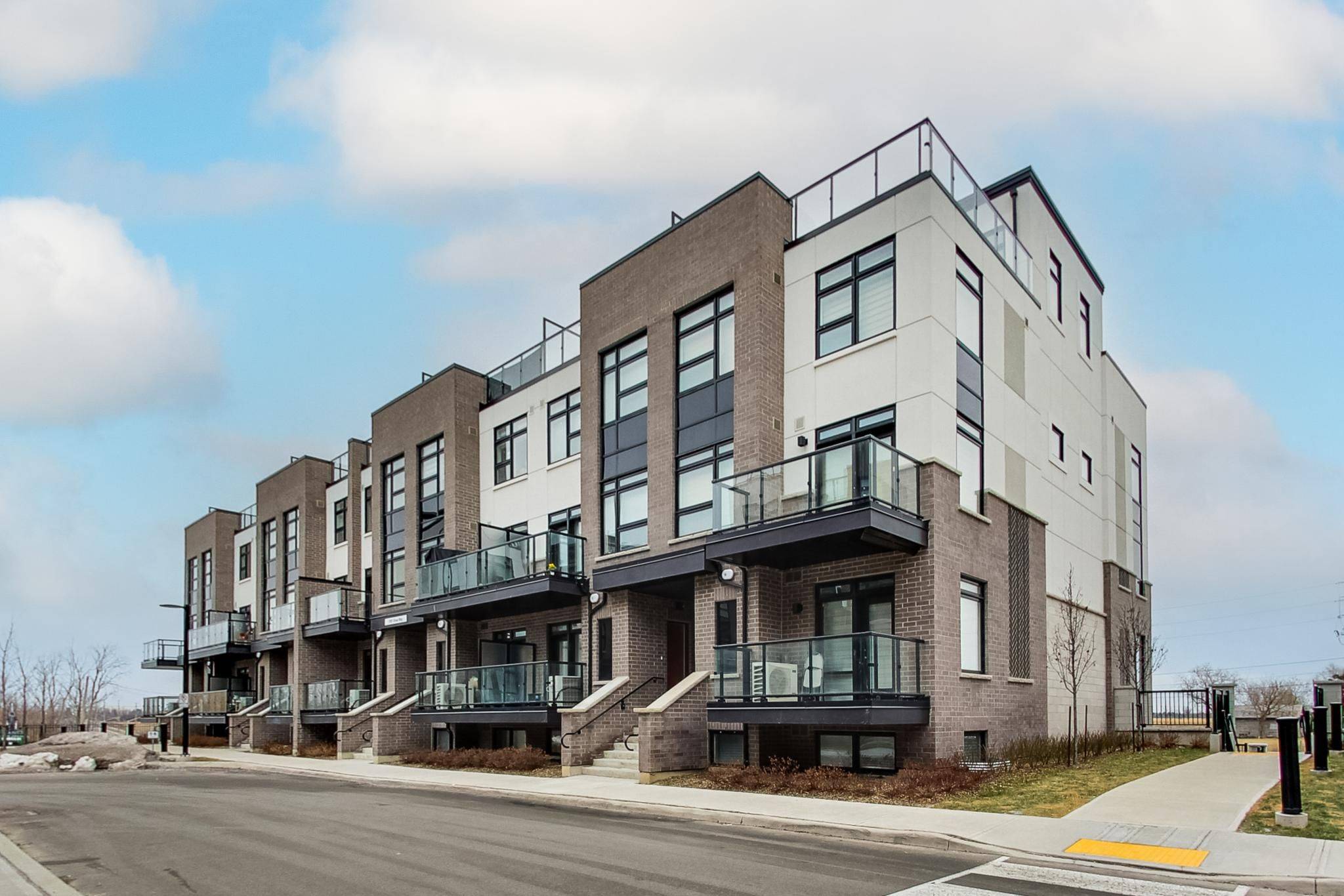 Milton, ON L9E 0J2,1581 Rose WAY #114