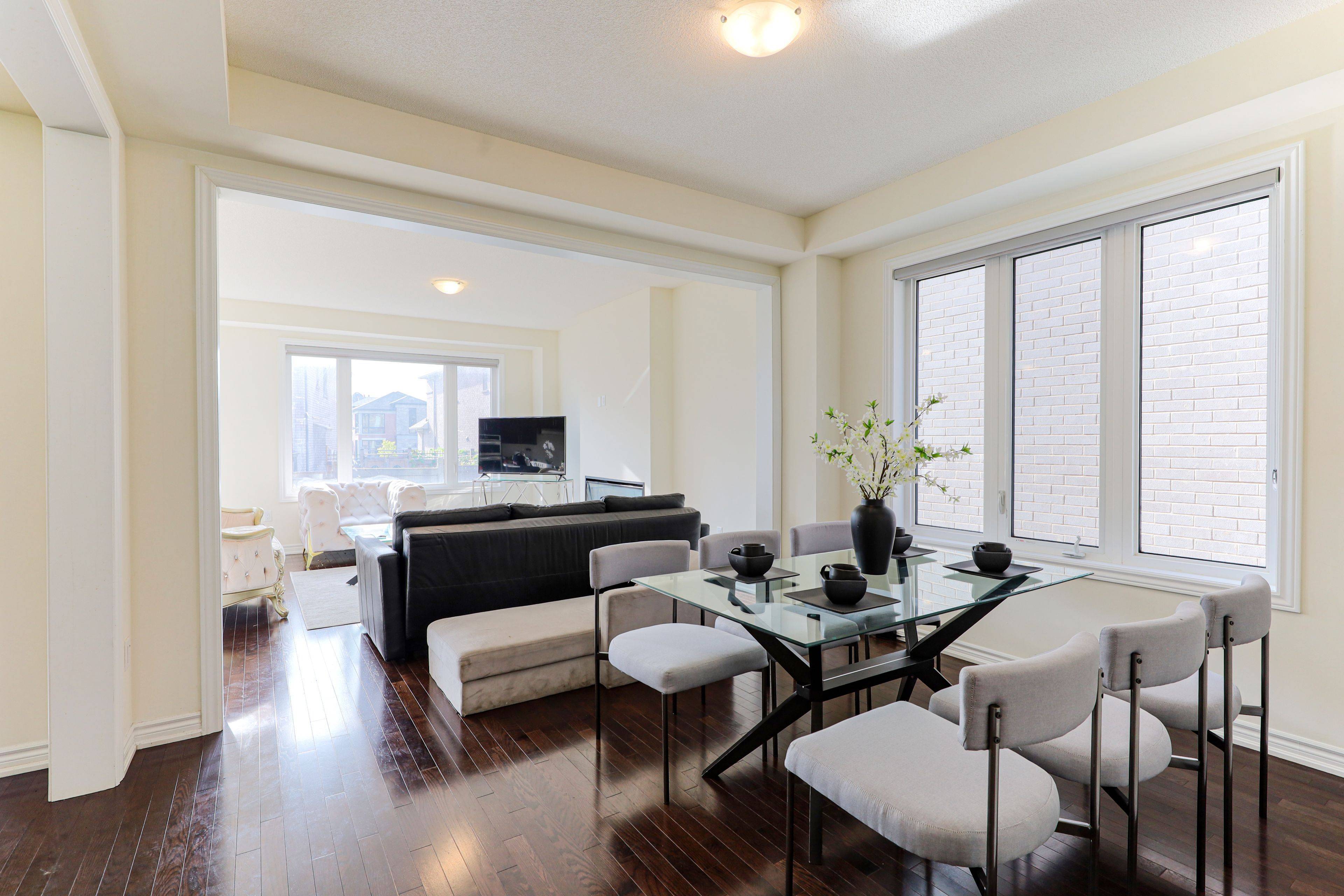 Brampton, ON L6X 5S7,379 Valleyway DR