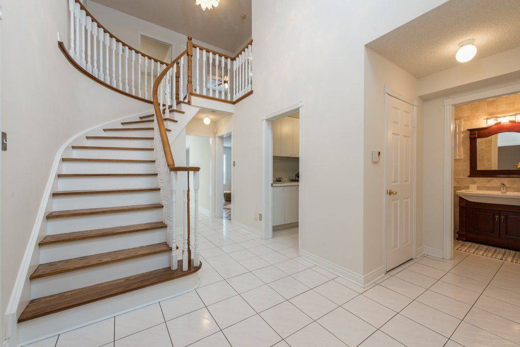 Mississauga, ON L5R 3N4,5607 Shillington DR W