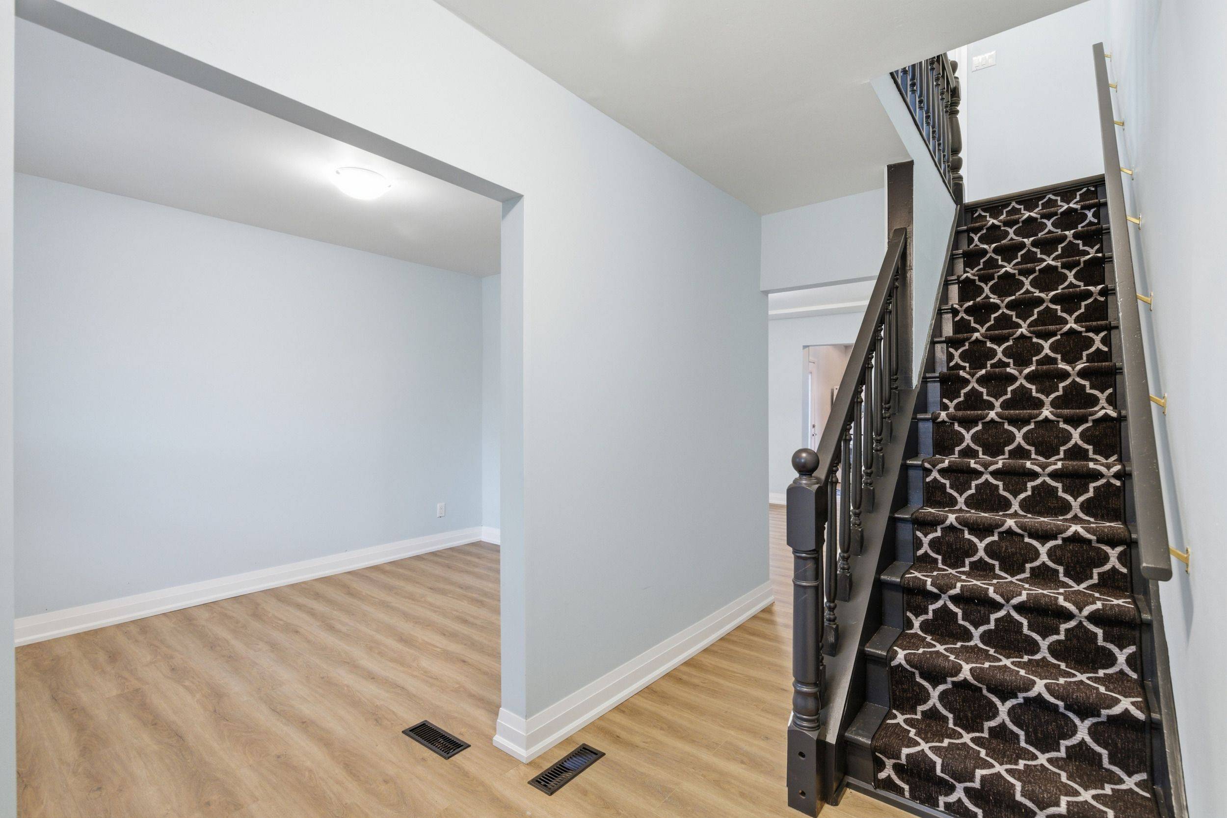 Hamilton, ON L8L 6V5,149 Lottridge ST