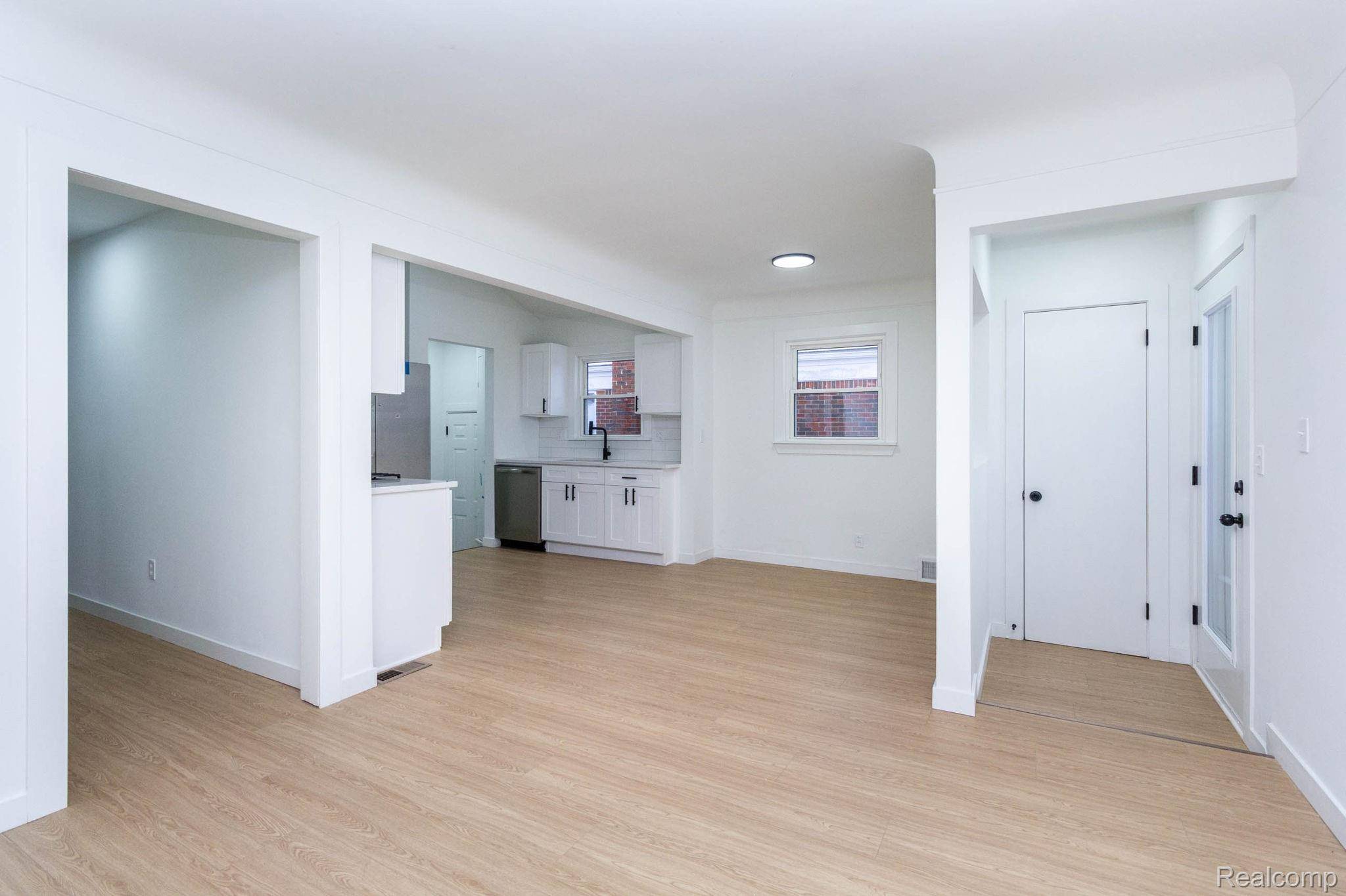 Eastpointe, MI 48021,18099 Oak AVE