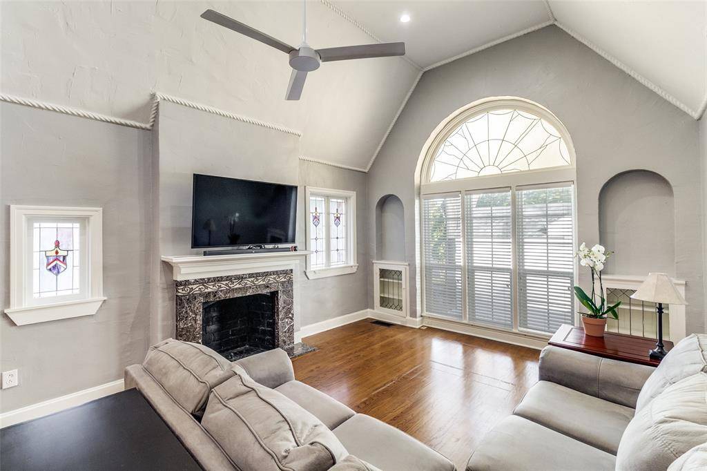 Dallas, TX 75214,6910 Pasadena Avenue