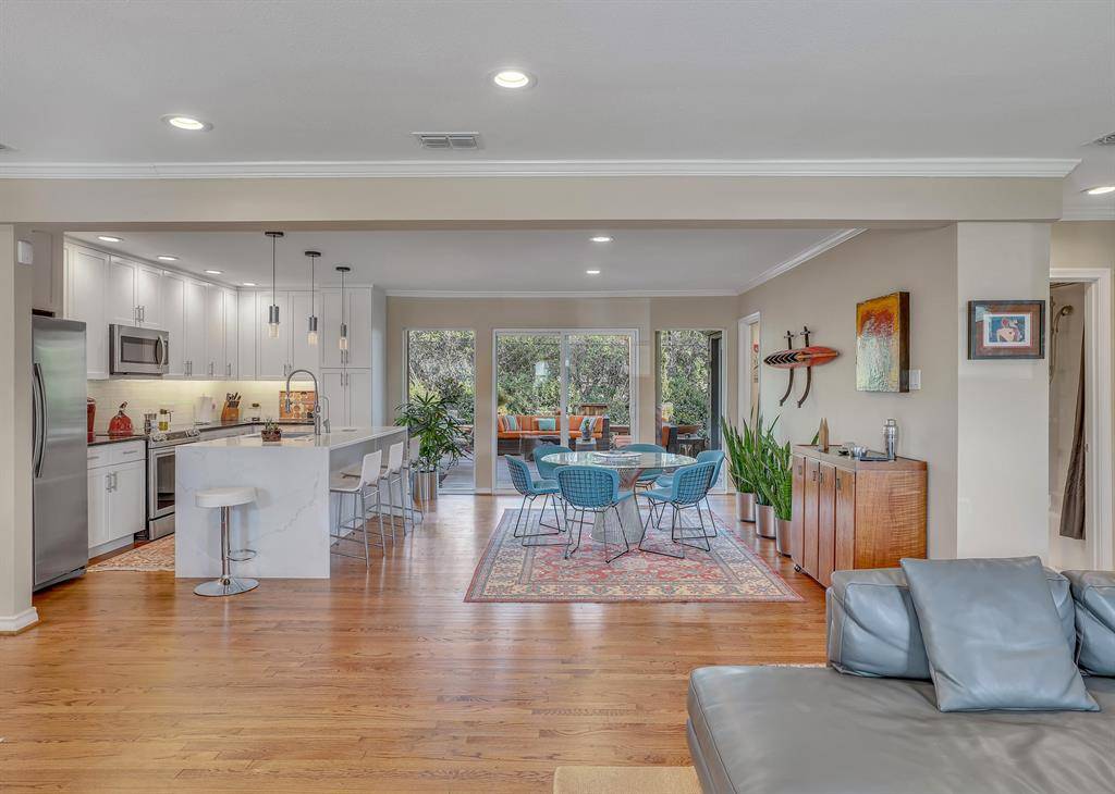 Dallas, TX 75220,9964 Mixon Drive