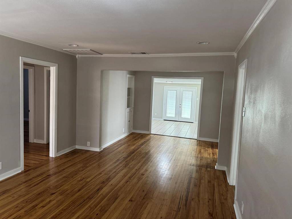 Dallas, TX 75209,8427 Ridgelea Street