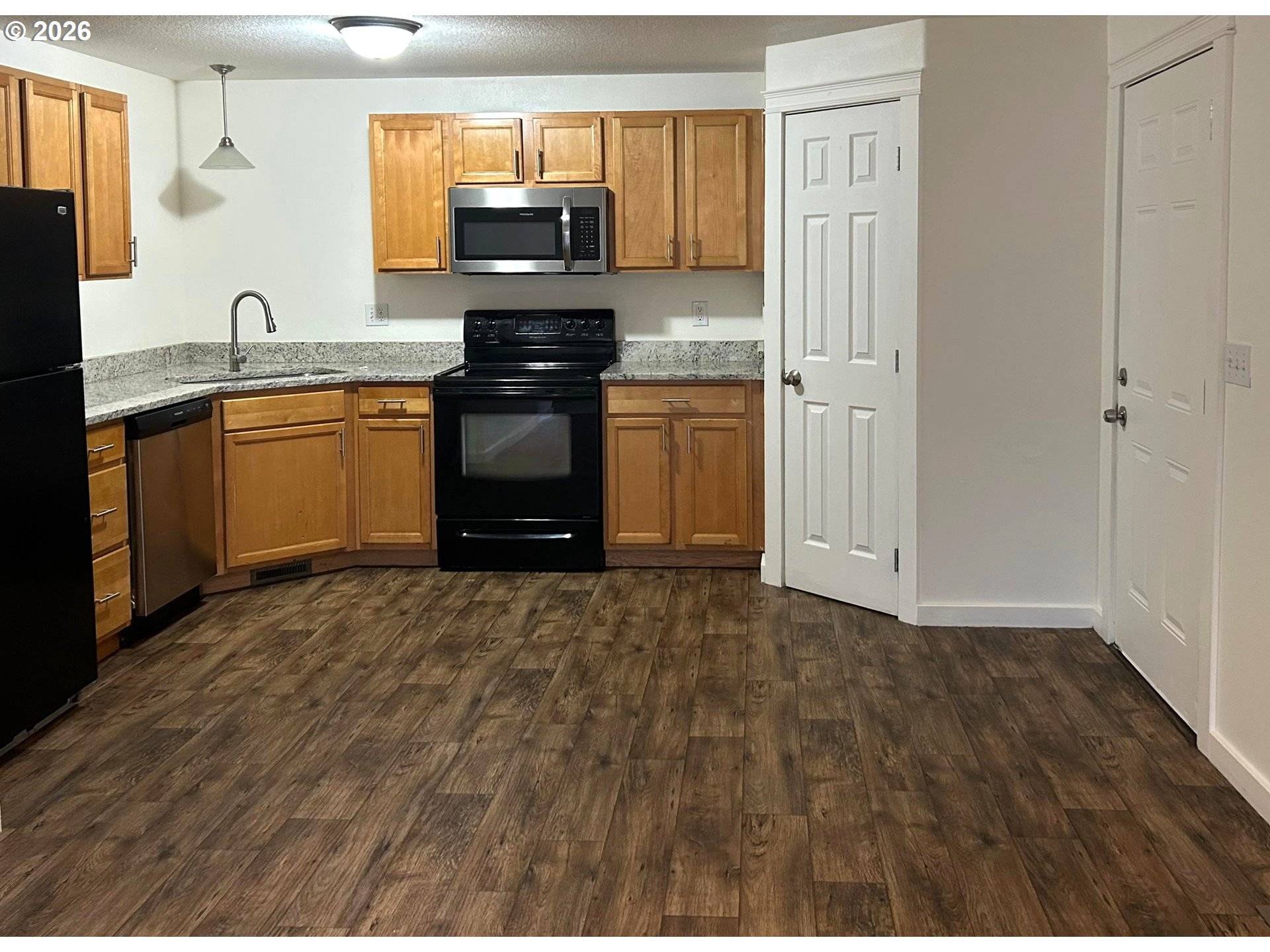 Madras, OR 97741,857 SE MALIAH AVE