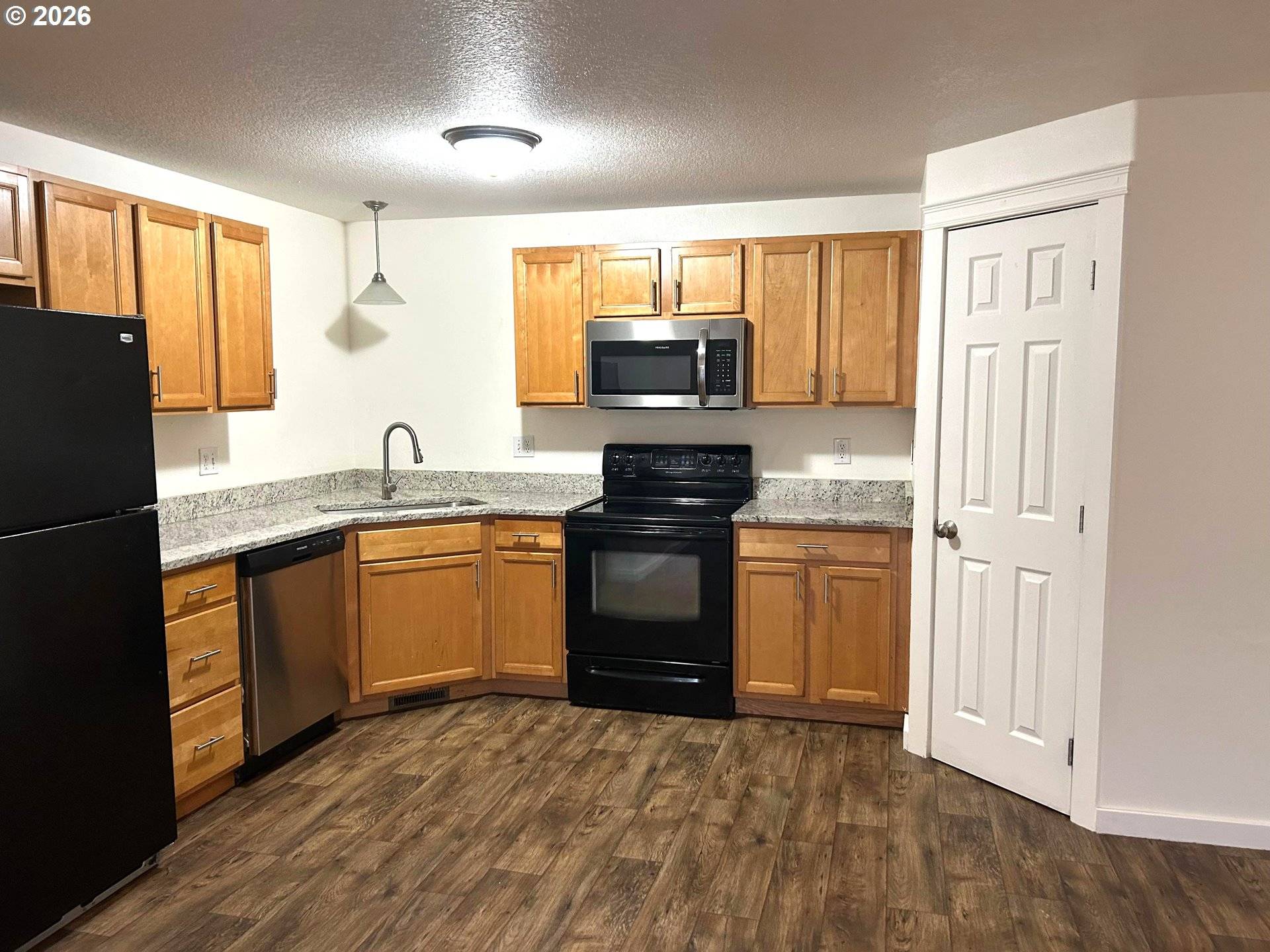 Madras, OR 97741,857 SE MALIAH AVE