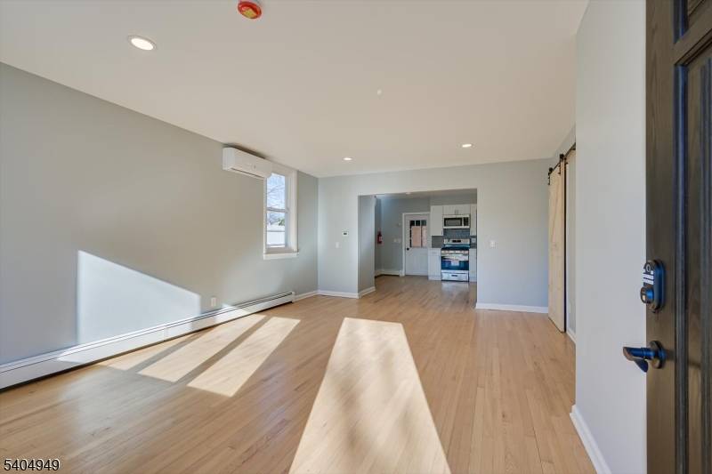 Raritan Boro, NJ 08869,34 Tillman St