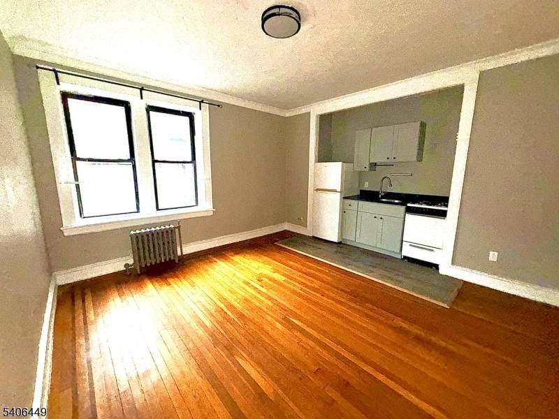 Newark City, NJ 07104,17 Elwood Pl Apt 102