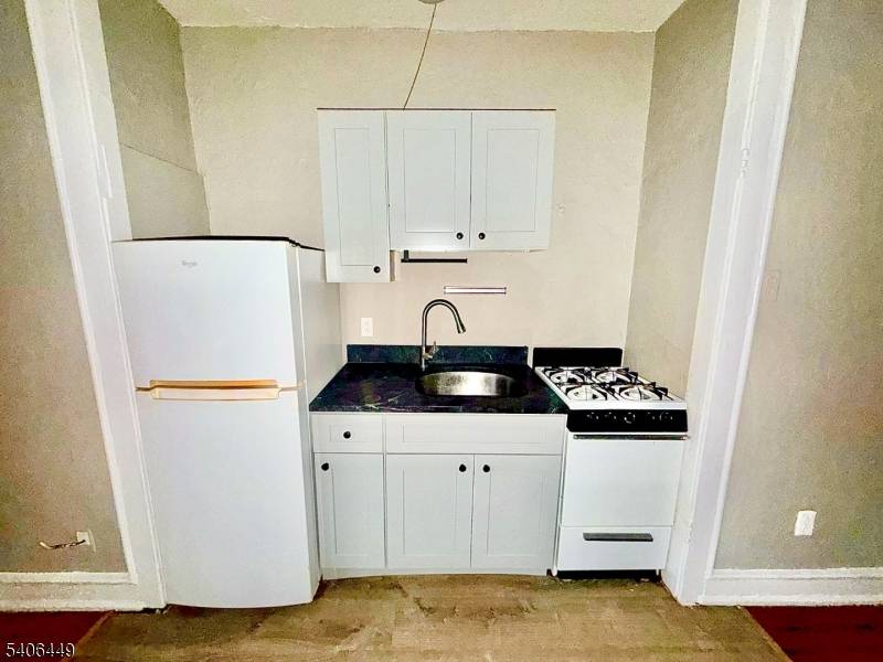 Newark City, NJ 07104,17 Elwood Pl Apt 102