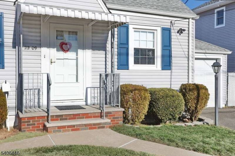 Fair Lawn Boro, NJ 07410,22-09 Arcadia Rd