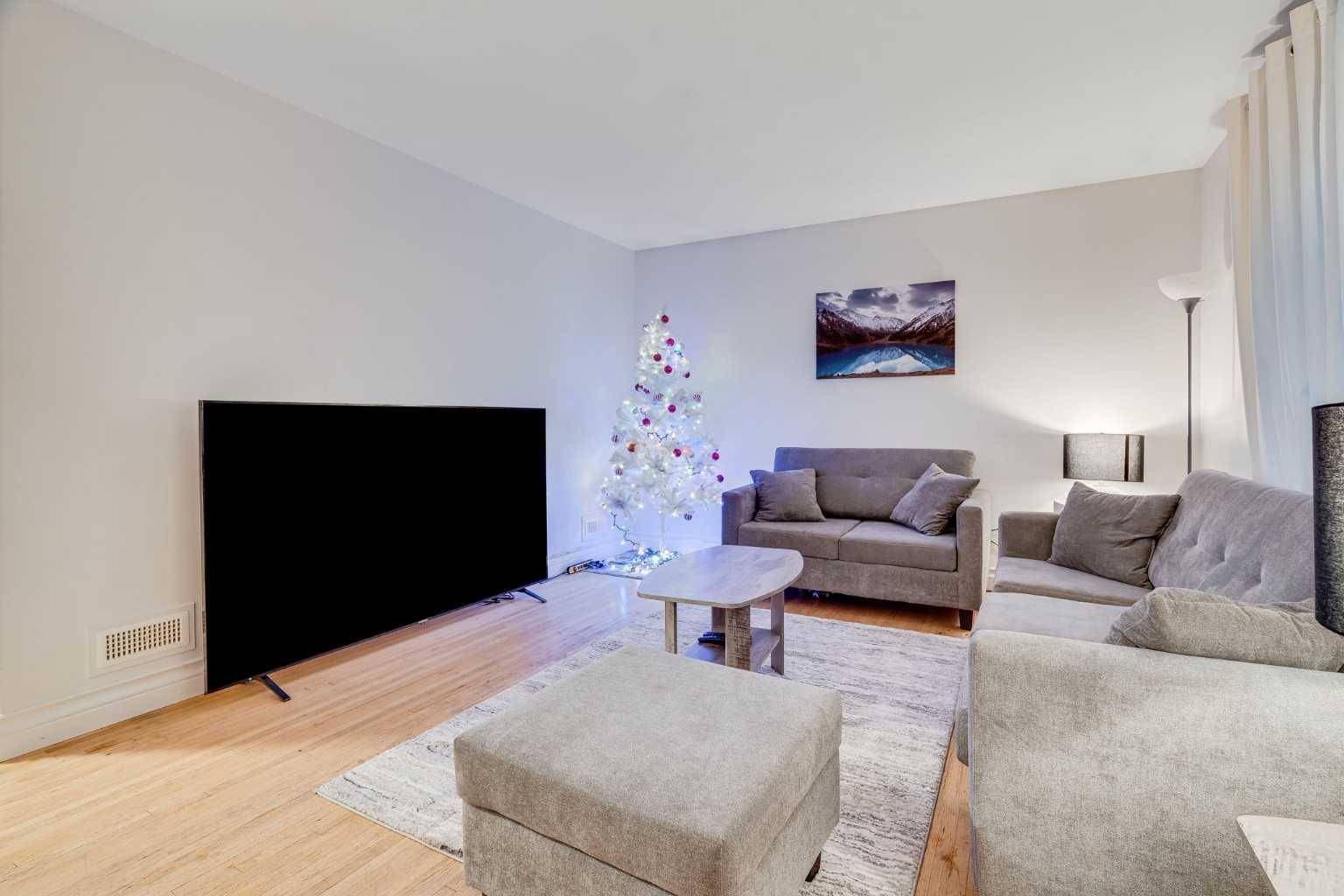 Calgary, AB T2T 4S3,2303 17A ST SW #102