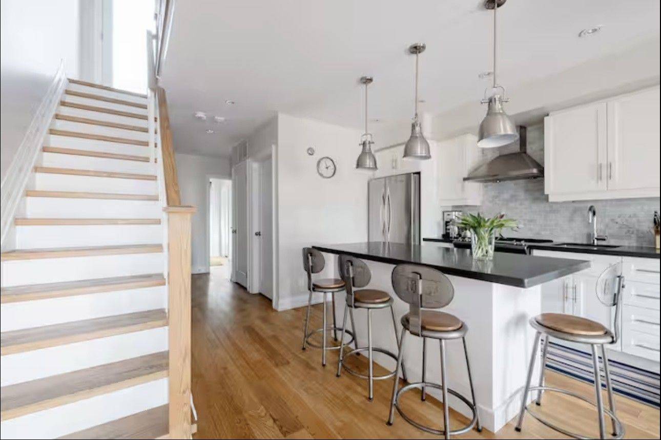 Toronto C01, ON M6J 2S2,72 Grace Street N/A #2nd & 3rd Floor