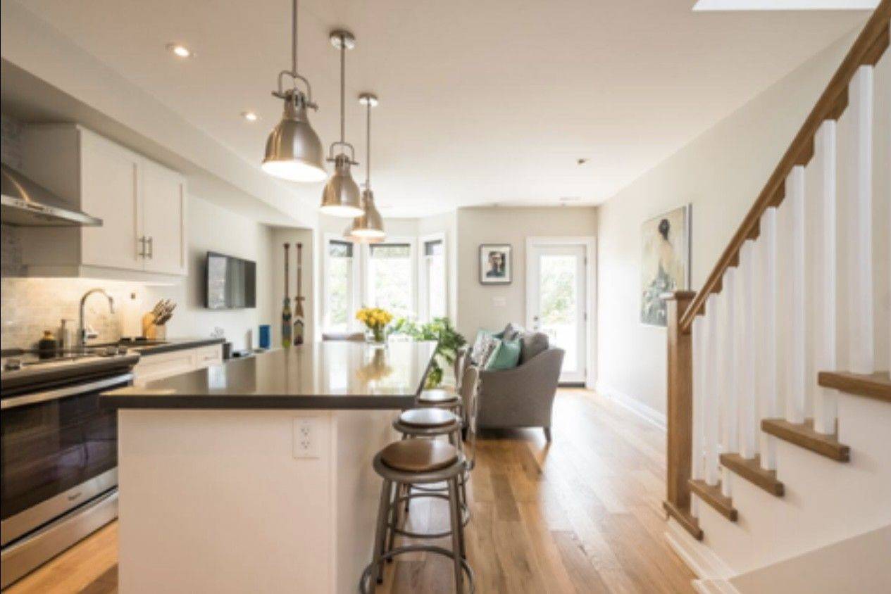 Toronto C01, ON M6J 2S2,72 Grace Street N/A #2nd & 3rd Floor