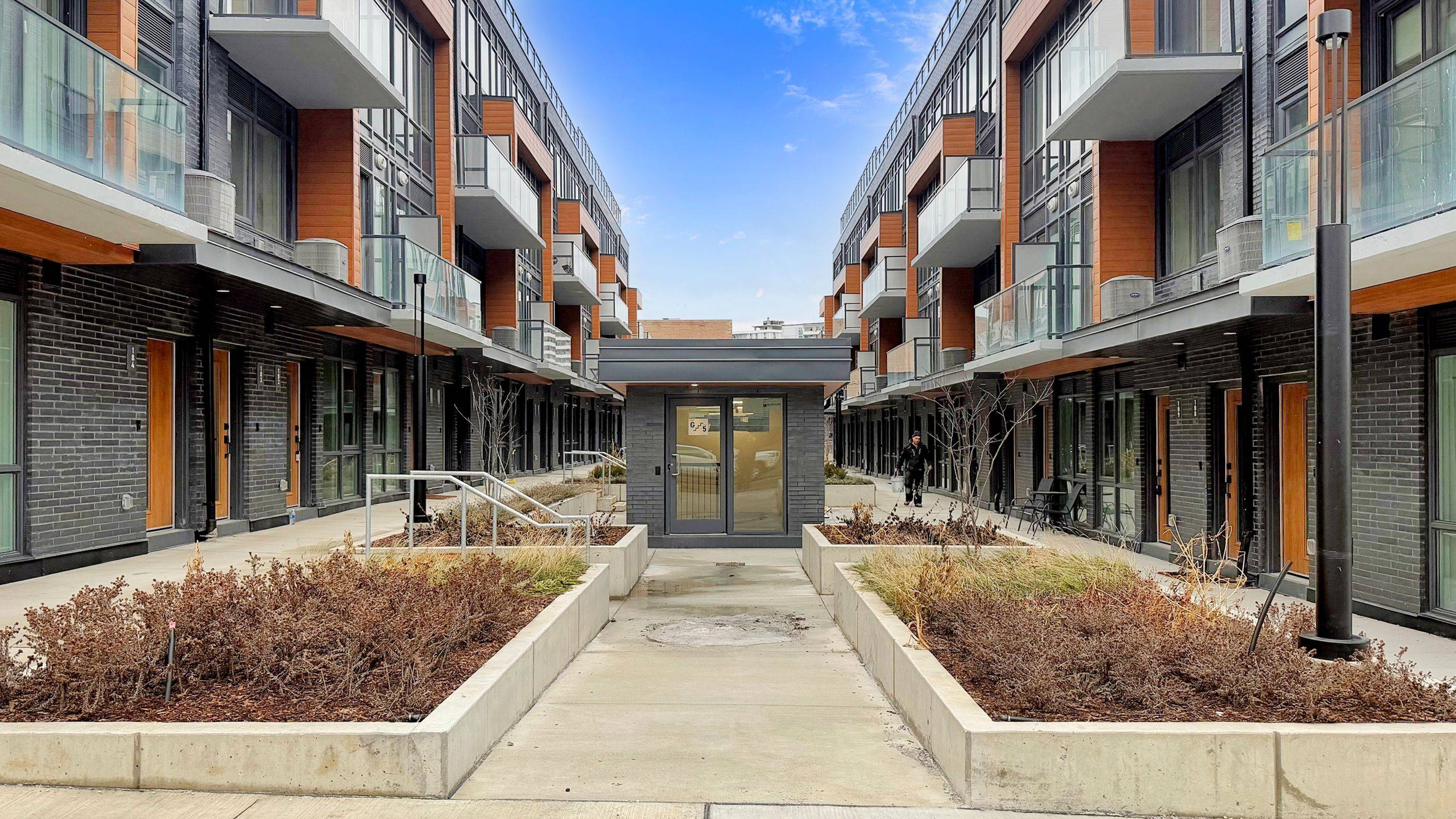 Toronto C13, ON M3A 0B3,69 Curlew DR #120