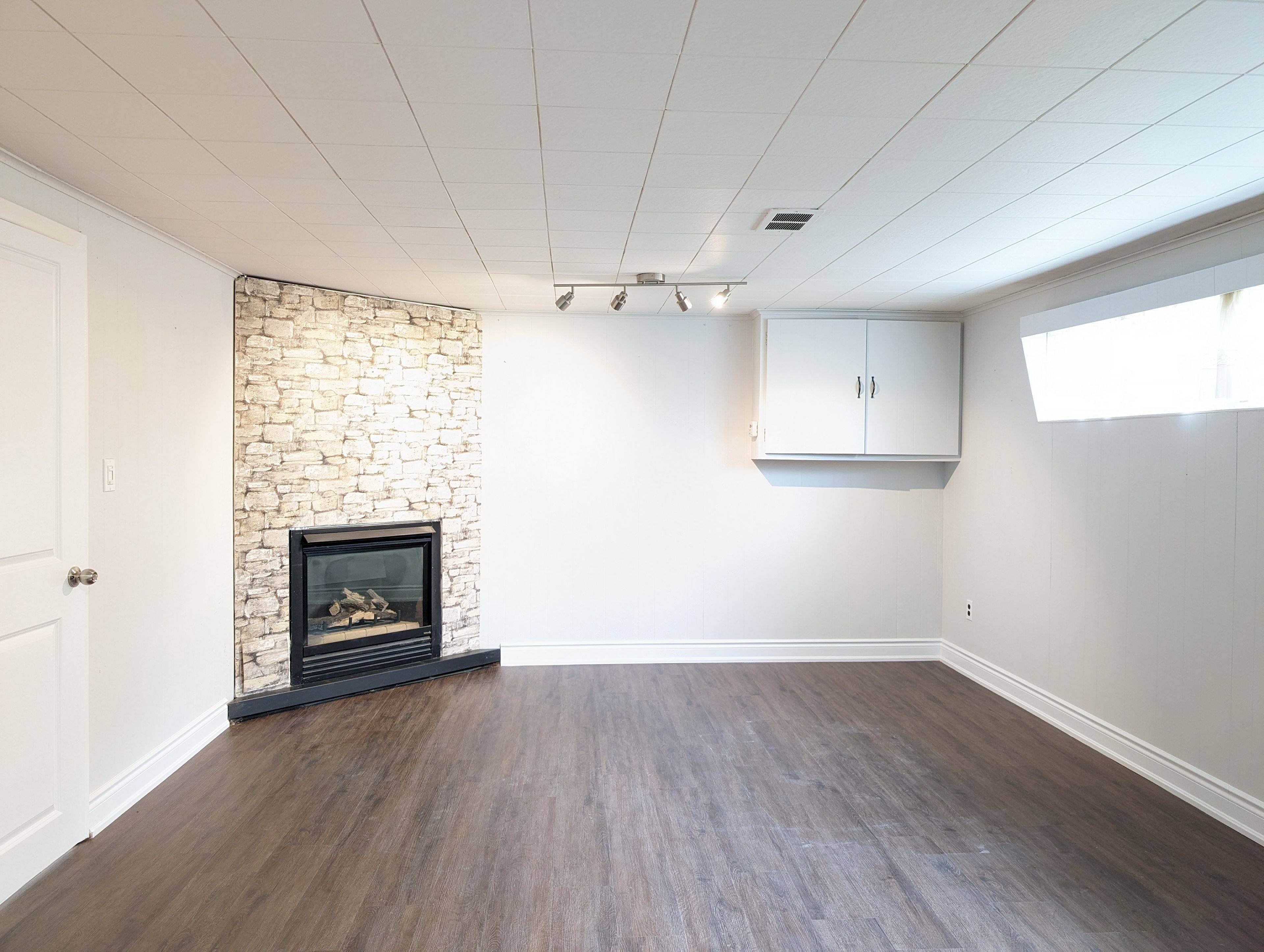 Toronto E09, ON M1P 4H4,20 Hurley CRES #Basmnt