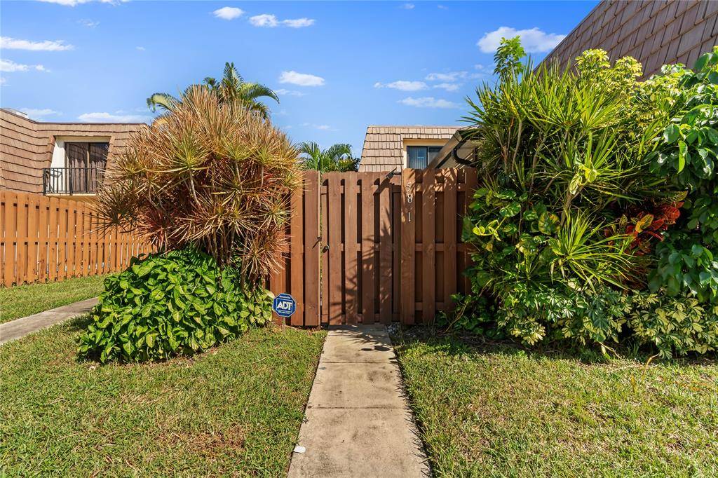 Palm Springs, FL 33461,581 Springdale Cir #58-A