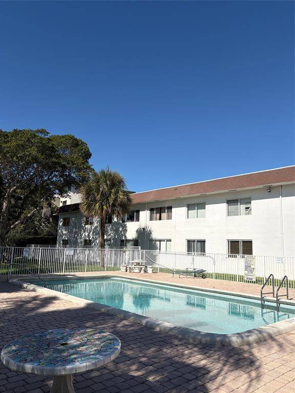 Pompano Beach, FL 33060,101 SE 6TH Ave #2