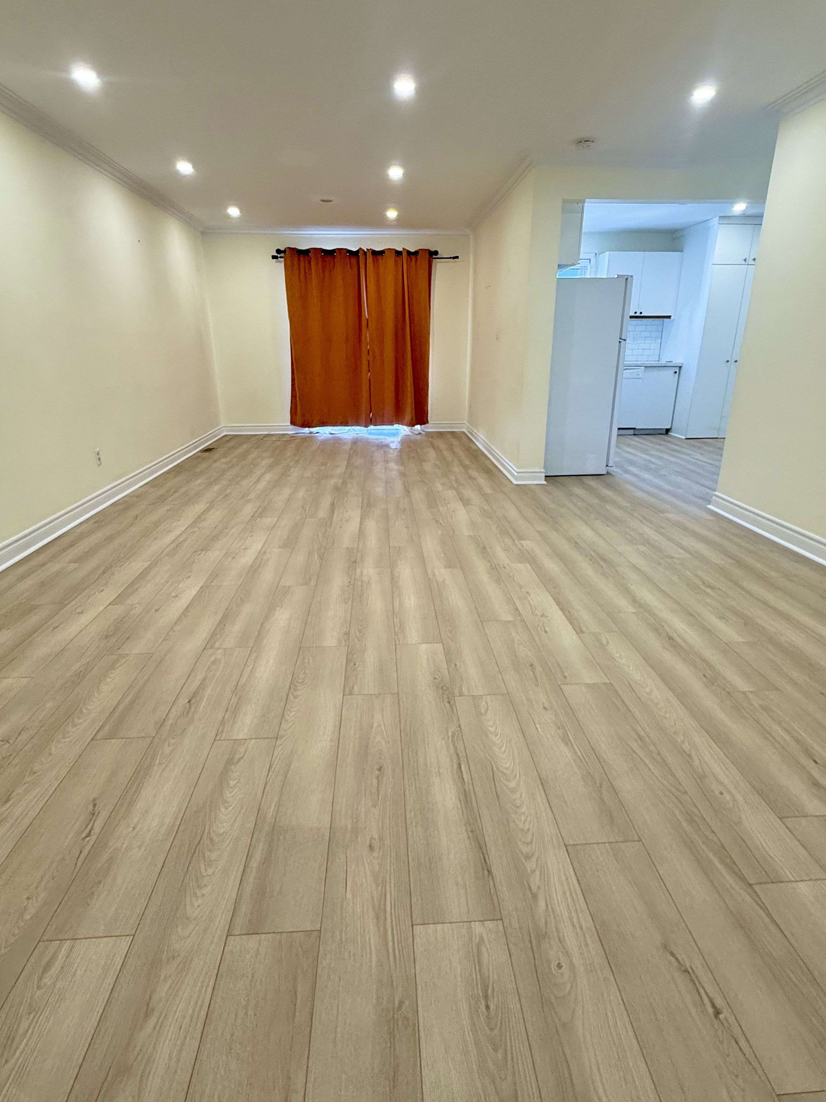 Newmarket, ON L3Y 4R7,61 Parkside DR #A