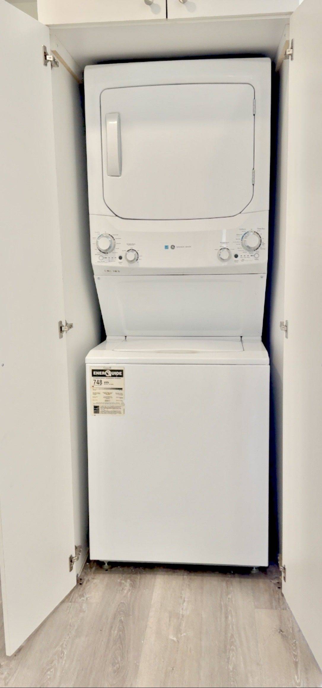 Newmarket, ON L3Y 4R7,61 Parkside DR #A