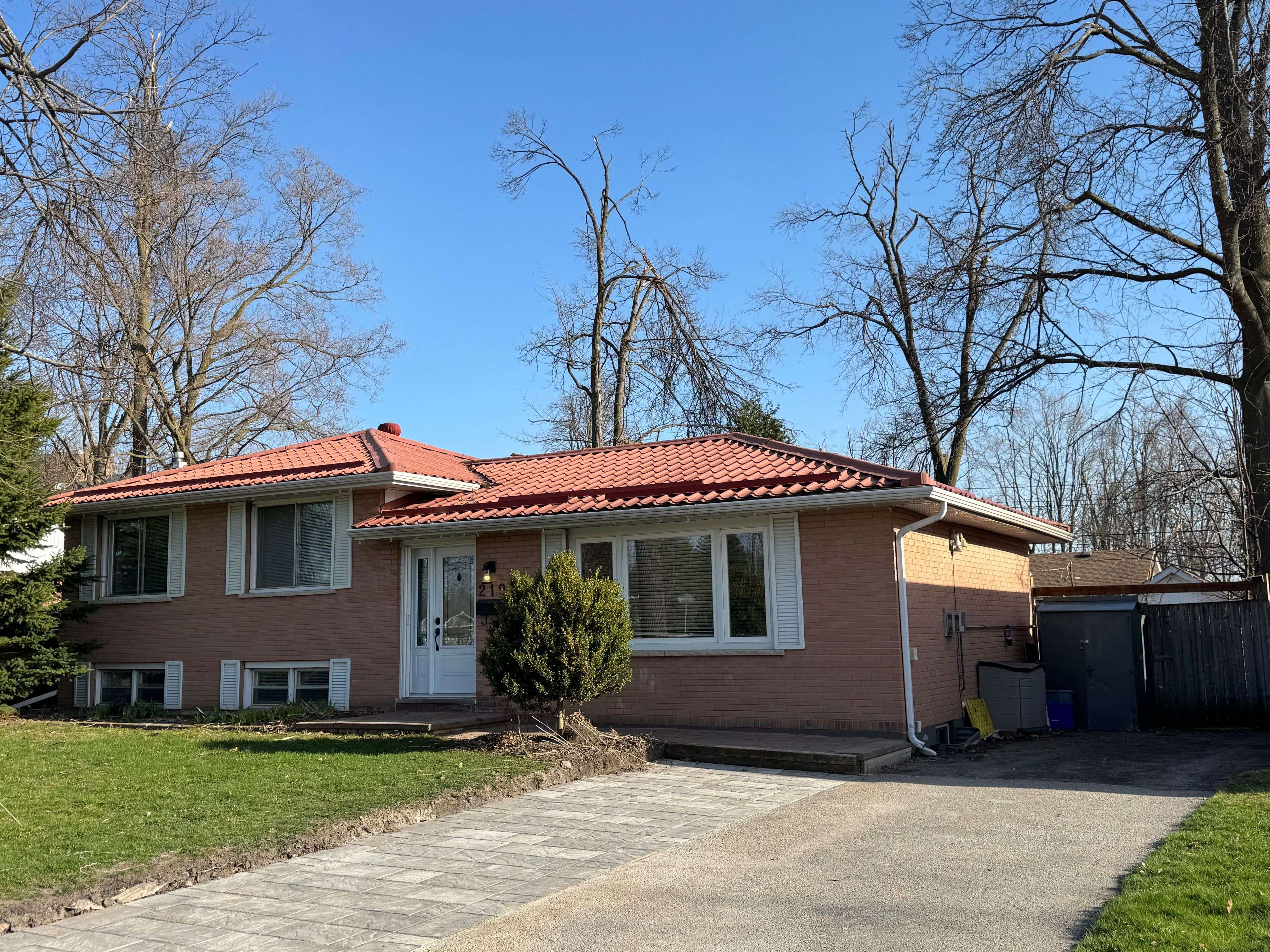 Barrie, ON L4M 2G8,219 Steel ST