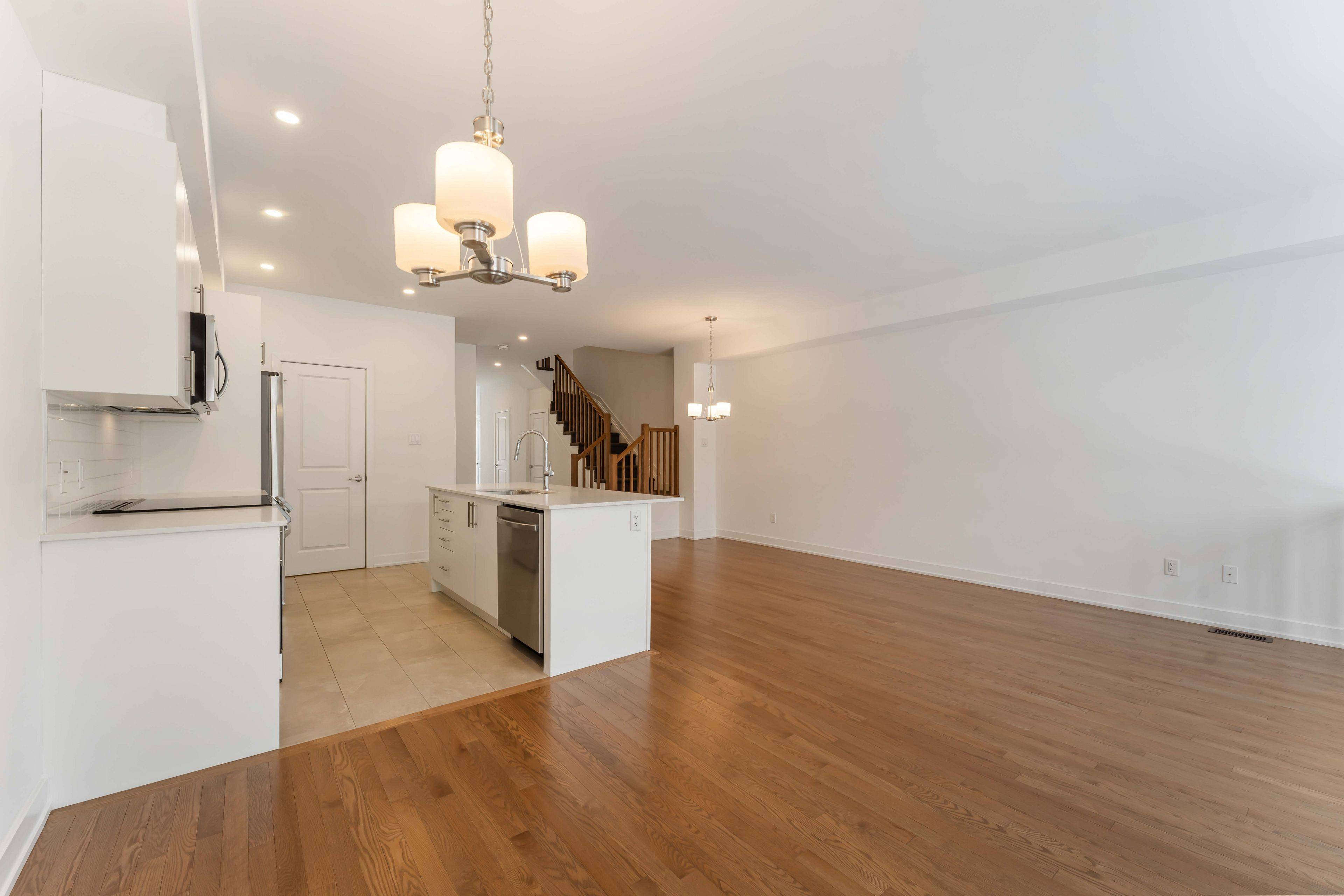 Stittsville - Munster - Richmond, ON K2S 2Y2,254 Finsbury AVE