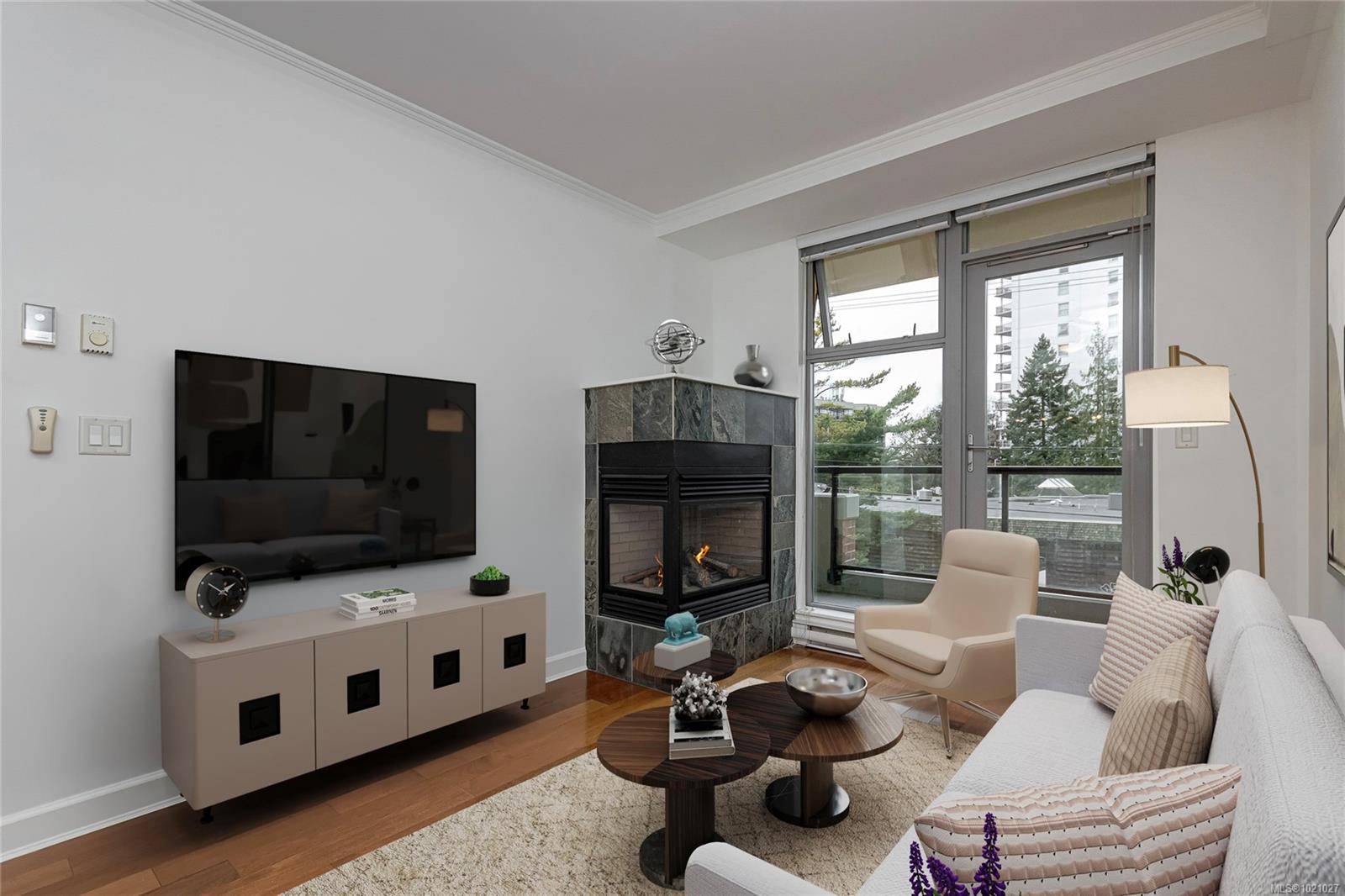 Victoria, BC V8V 2G6,225 Menzies St #307