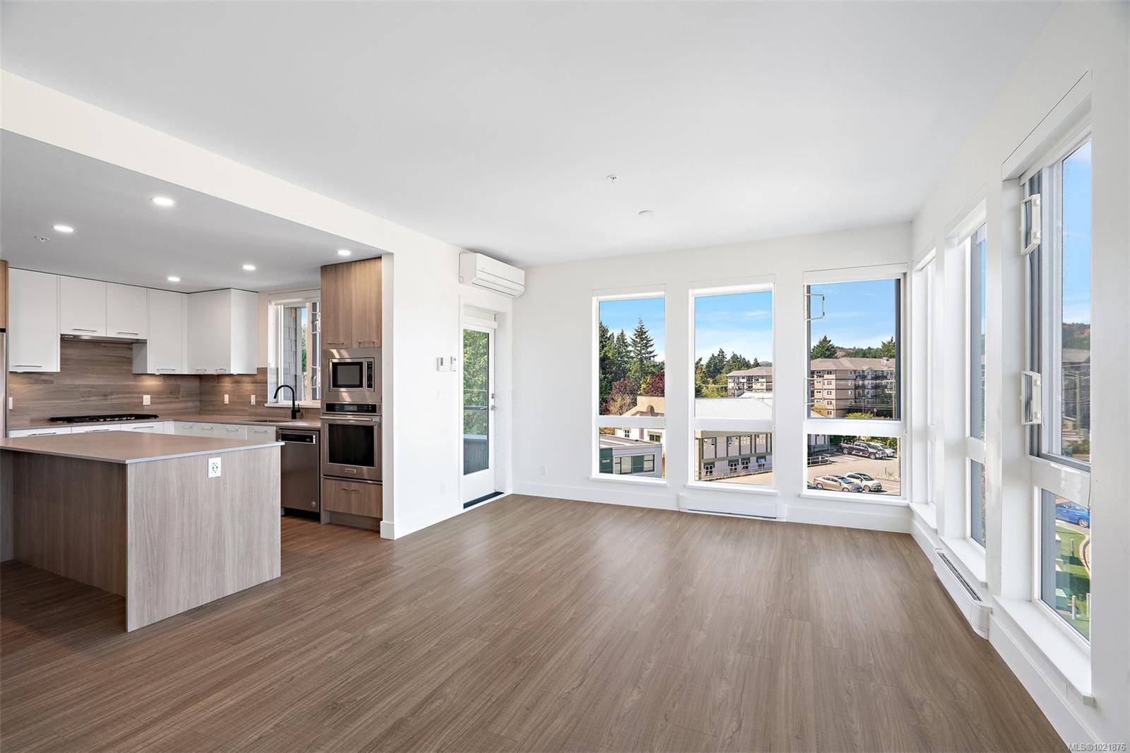 Langford, BC V9B 0W5,960 Reunion Ave #418