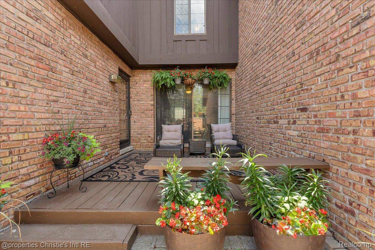 Southfield, MI 48033,26216 Summerdale DR