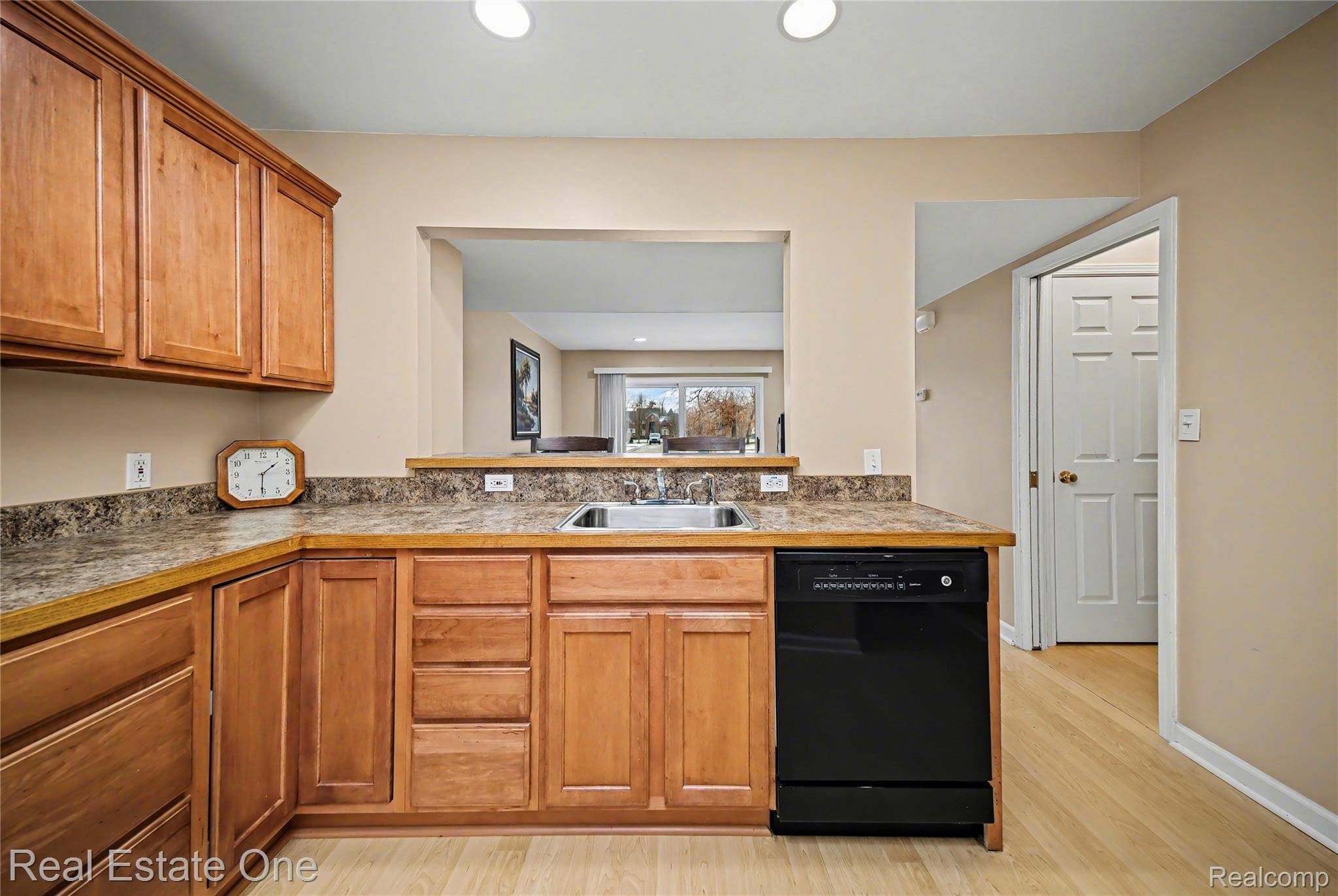 Commerce Twp, MI 48390,2579 Kingstowne DR