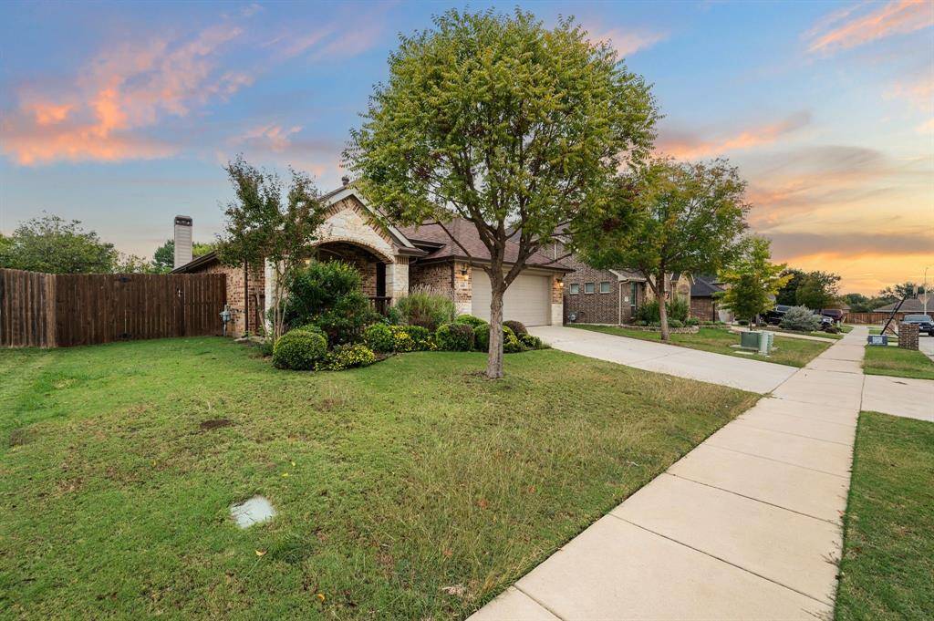 Saginaw, TX 76179,612 Ravenwood Drive