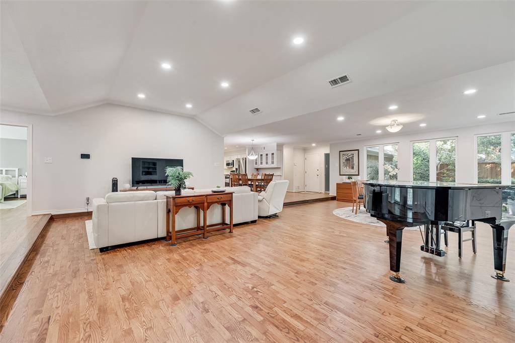 Dallas, TX 75229,3825 Echo Brook Lane