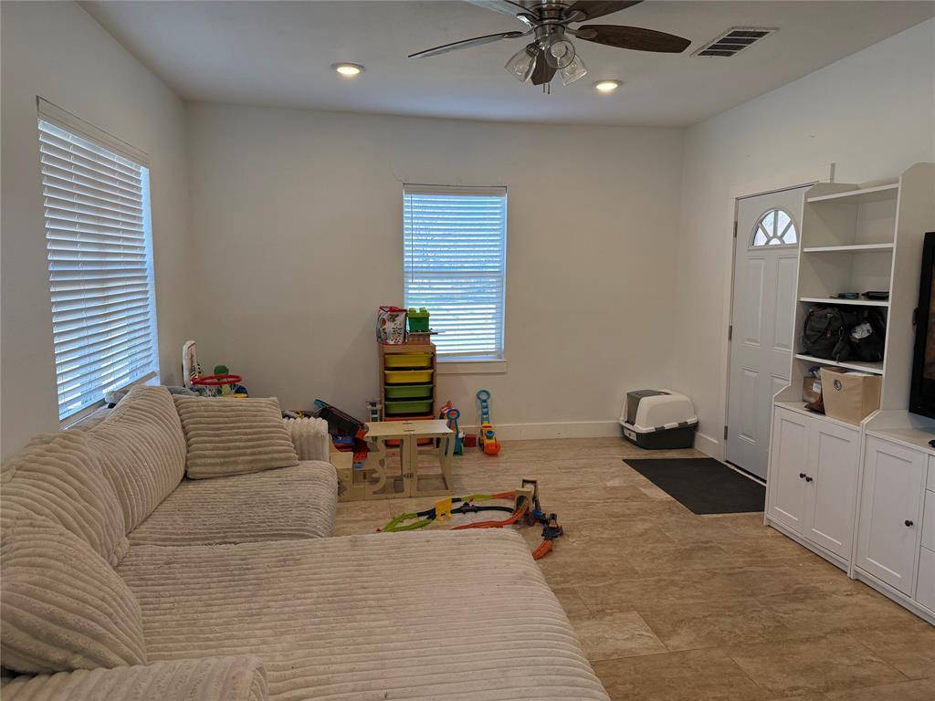 Gainesville, TX 76240,809 S Wine Street