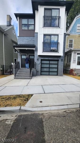 East Orange City, NJ 07017,72 Hamilton St