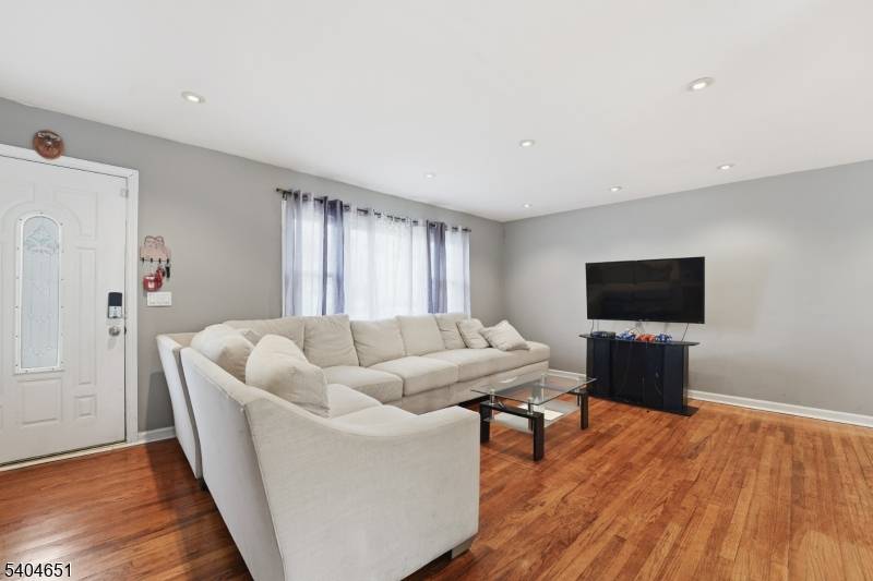 Roselle Boro, NJ 07203,448 Cristiani St