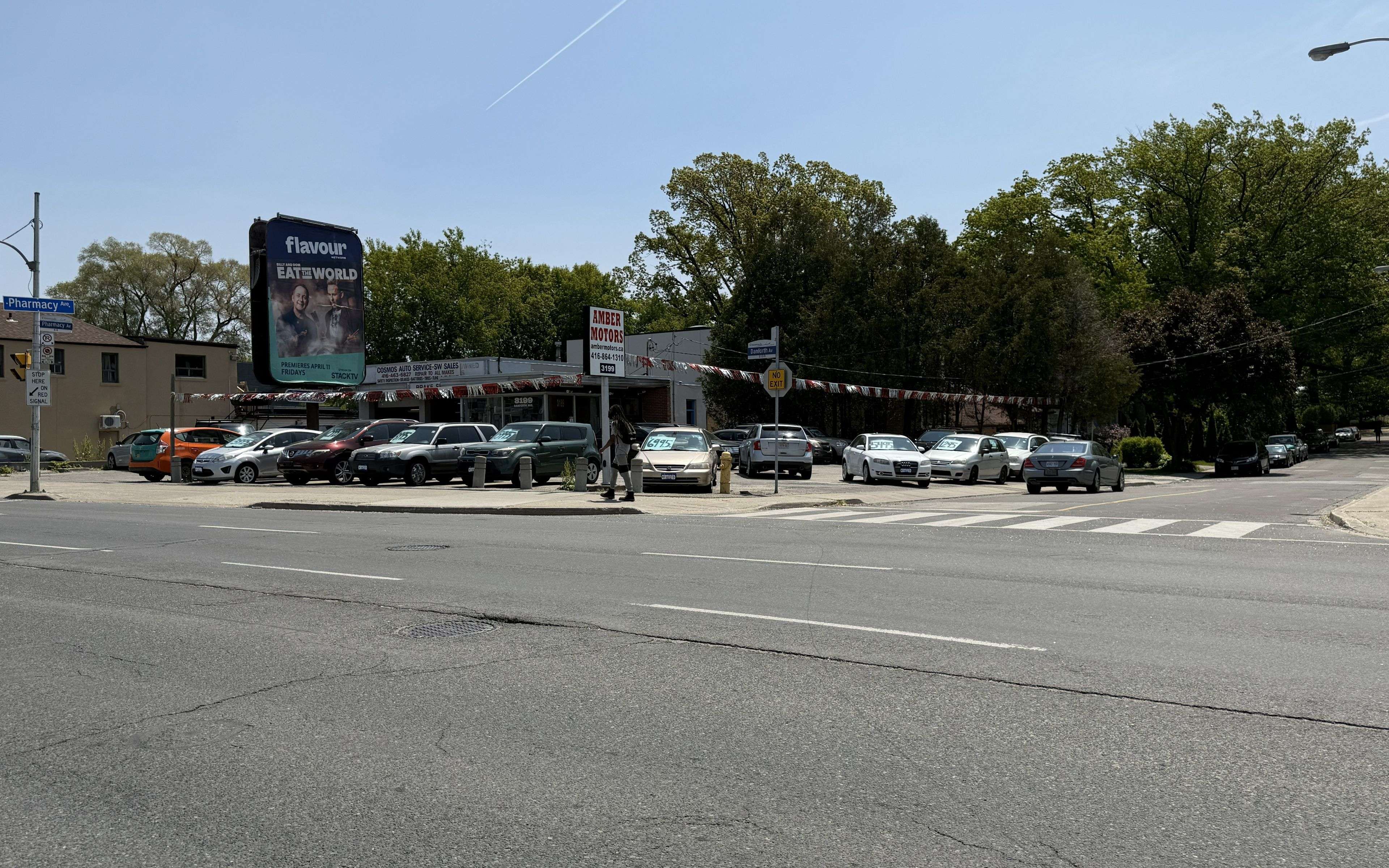 Toronto E06, ON M1L 1B8,3199 Danforth AVE #2